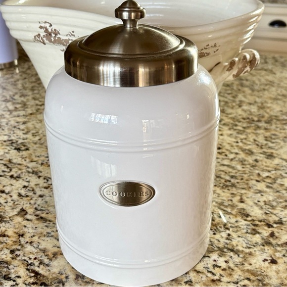 Williams Sonoma White Cookie Jar with Silver Lid - Picture 2 of 12